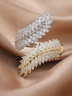 Gilded Dual-Tone Cubic Zirconia
Leaf Ring